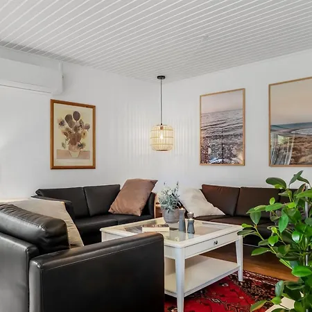 Semesterbostad Linnea - From The Sea By Interhome *